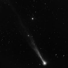 an image of a comet in the night sky