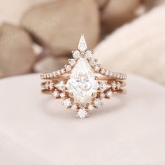 Art deco Kite Cut Moissanite Engagement Ring Set Unique Rose Gold Wedding Ring set Delicate Cluster diamond ring Vintage Bridal Promise gift ✦ Handmade, high-quality item ✦ Material: SOLID 10K/14K/18K GOLD ( can be made in yellow/white/rose gold ) ✦Engagement ring ✦ Center stone: Moissanite ✦ Size/Weight: 7*10mm ✦ Color: DEF Color ✦ Cut: Kite shaped ✦ Side stones: Moissanite  ✦ Weight: About 0.35ct  ✦ Color: DEF color ✦ Cut: Kite & Round Shaped ✦ Band Width: Around 1.6mm ✦Wedding band #1 (top) ✦ Rose Gold Wedding Ring Sets, 6mm Wedding Band, Rose Gold Wedding Ring, Unique Engagement Ring Settings, Moissanite Engagement Ring Set, Unique Roses, Modern Engagement Rings, Wedding Rings Rose Gold, Gold Wedding Ring