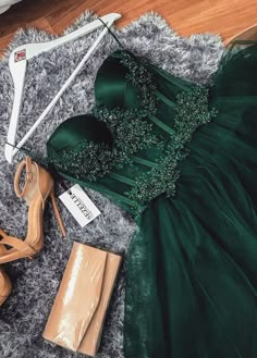 Emerald Green Prom Dress, Ball Gowns Prom Elegant, Gowns Dresses Elegant, Kids Gown, Gowns Prom, Cute Prom Dresses, Ball Gowns Evening, Evening Dresses For Weddings