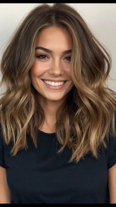 Transform Your Look with These 15 Balayage Bronde Hair Ideas 37 Balayage Techniques, Shaggy Bob Haircut, Rambut Brunette, Autumn Hair, Blond Balayage, Bronde Balayage, Brown Hair Inspo, Bronde Hair, Brunette Balayage Hair