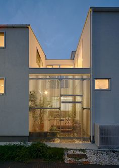 the house is made up of two large white buildings, with windows on each side