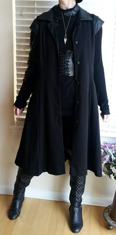 Goth Outfits Men, Dark Mori Fashion, Goth Coat, Scale Top, Genderqueer Fashion, Vampire Fashion, Witch Style, Vampire Clothes, Androgynous Outfits