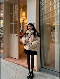 Winter Dress Korean Style, Korean Winter Outfits 2023, Fall Asian Outfits, Winter Japan Fashion, Cute Korean Outfits Winter, Winter Outfits In Japan, Fall Outfits Korean Fashion, Winter Asian Outfits, Douyin Winter Outfits