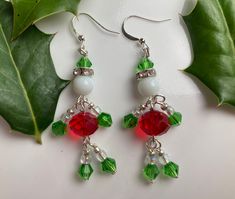 Doll / nutcracker / toy soldier earrings perfect for the holidays! Handmade with red and green glass beads Christmas Earring Ideas, Bead Christmas Earrings, Nutcracker Earrings, Holiday Jewelry Ideas, Beaded Decorations, Diy Christmas Earrings, Christmas Earrings Handmade, Beaded People, Xmas Earrings