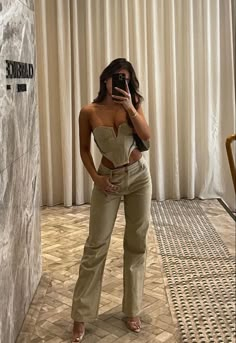 Going Out In Miami Outfits, Going Out Summer Outfits Night Out, Classy Clubbing Outfits, Summer Going Out Outfit Night Casual, Outfit Bar Night, Miami Outfits Night Clubwear, Night Club Outfits Summer, Classy Club Outfits, Going Out Dresses Clubbing