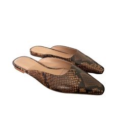 Banana Republic Snip Toe Brown Snake Print Mule. Condition- New In Box Size 7 Brown/ Black Snake Print Leather Upper 1/2” Heel Height Approx New Sr Mules Shoes Flat, Tan Mules, Snake Print Shoes, High Heel Clogs, Brown Clogs, Neutral Heels, Brown Snake, Suede Tassel, Croc Leather