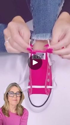 Shoe Tying Trick, Shoelace Patterns, Converse Star, Shoes Hack, Green Converse, Shoe Lace Tying Techniques, Simple Shoes, Summer Dresses For Wedding Guest, Tie Shoelaces