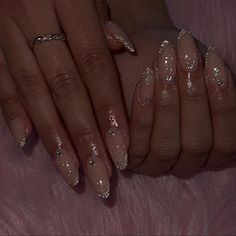 Short Nail Designs White Silver Glitter, Simple And Elegant Nails Classy, Short Sparkly Nails Simple, Silver Clear Nails, Dark Silver Glitter Nails, Sparkly Birthday Nails Almond, Classy French Tip Nails Sparkle, Cute Almond Nails Design Birthday, Birthday Nails French Tip Glitter