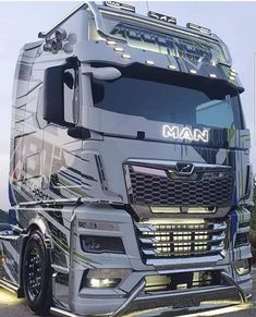 the front end of a large truck parked in a parking lot