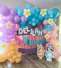 Colorful balloons with daisy’s for Bluey Birthday party. Bluey Birthday Decorations, Birthday Party Balloons, Bluey Bingo