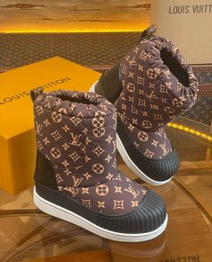 It comes with Dust box Care manual Tag and Paper bag.Guide about size: Girly Sneakers, Lv Boots, Nike Shoes Women Fashion, Nike Shoes Air Force, Gucci Boots, Luxury Boots, Shoes Outfit Fashion, Bag Guide, Lv Shoes