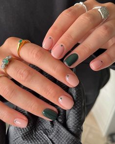 Inspirações de nail arts elegantes em verde para entrar na tendência Minimal Nails Art, Hello Nails, Hippie Nails, Minimal Nails, Casual Nails, Clean Nails, Girls Nails, Manicure Y Pedicure, Chic Nails