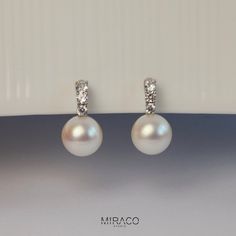 Pearls Dangle Clip On Earrings, Clip On Pearl Earrings, Silver Clip On Earrings, Clip On Dangle Earrings, Clip On Wedding Earrings ---------------------- -DETAILS- * Material: brass, cubic zirconia, faux pearl (pink light pearl/ pure white pearl) * Dimensions: 25mm with 12mm pearl * Sold as a pair Our clip-on earrings give you all variety and elegance of pierced earrings with convenience and comfort. The new unique spiral clip of the design is much more comfortable to wear. Every pair of these e Pearl Earrings Clip On, Pearl Clip On Earrings, Silver Clip On Earrings, Non Pierced Earrings, Ear Parts, Prom 2024, Pearl Jewelry Design, Pearls Earrings, Earrings Bridesmaid