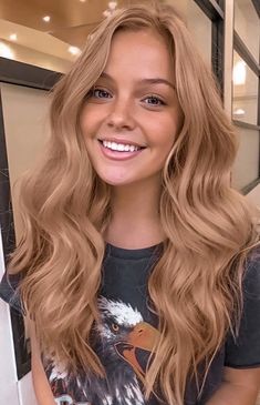 Blonde Hair On Pale Skin Green Eyes, Hair Strawberry Brown, Blonde Orange Highlights, Very Light Copper Blonde Hair, Strawberry Blonde Hair Dark Eyebrows, Strawberry Blonde Hair With Dimension, Pale Celebrities Women, Strawberry Champagne Hair, Light Copper Hair Balayage