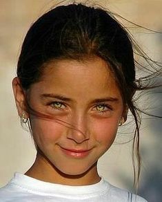 Eyes Raffey Cassidy is an English actress. She is known for her roles in Snow White and the Huntsman (2012), Mr Selfridge (2013), and Tomorrowland (2015) Hunza Pakistan, Raffey Cassidy, Prettiest Eyes, Mr Selfridge, Snow White And The Huntsman, The Huntsman, Eye Photography