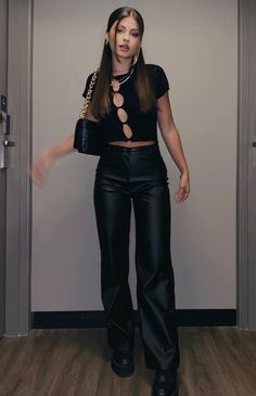 Concert Party Outfit, Part Outfits Night Club, Arcade Bar Outfit, Party Outfit Inspiration Night Out, Outfits Aesthetic Fiesta, Club Look Outfits Night, Party Outfits Night Casual, Clubbing Outfit Ideas, Night Outfits Party Clubwear