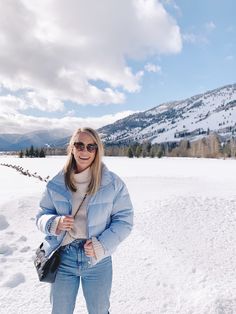 Blue and White Winter Outfit in Jackson Hole + Weekend Reads, No. 119 | Rhyme & Reason Blue And White Winter Outfit, Blue Jacket Winter, Blue Outfit Winter, Winter Jacket Outfits, Puffer Jacket Outfit, Colorado Outfits, Weekend Reading, Blue Puffer Jacket, Winter Photoshoot