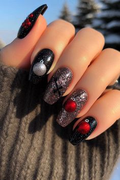 Get into the holiday spirit with gorgeous Black Christmas Nails! This post features a variety of nail designs that blend white, gold, red, silver, and green for a festive touch. Whether you like your nails short and simple or classy and cute, there’s a style for everyone. From elegant goth designs to fun french tips, these nails will make your Christmas merry and bright! Nails For Holiday, Green Christmas Lights