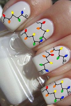 15 Holiday Nail Art Ideas from Pinterest - Daily Makeover Holiday Nail Art Ideas, Giraffe Nails, Sugar Skull Nails, Nail Art Noel, Flag Nails, Skull Nails, Holiday Nail, Holiday Nail Art, Xmas Nails