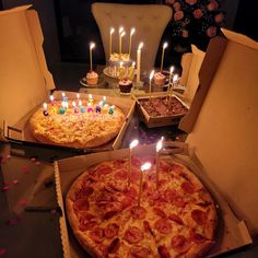 21st birthday party pizza candle aesthetic dim lit party birthday Aesthetic party ideas 18 birthday casual birthday party Small Bday Ideas, Birthday Restaurant Ideas, Small Bday Party Ideas, Pizza Party Aesthetic, Small Birthday Ideas, At Home Birthday Ideas, Birthday Pizza Party, Pizza Birthday Party, Birthday Pizza