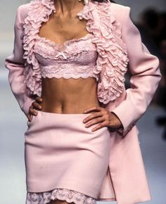 Pink Runway, Iconic Looks, Runway Outfits, Malibu Barbie, Claudia Schiffer, Naomi Campbell