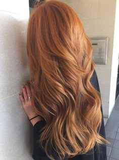 L u c y♡ ↬✩{@lucy0823}✩↫ Blonde Bayalage, Red Hairstyles, Wavy Hairstyle, Hairstyle Idea, Trendy Hair Color, Brown Blonde Hair