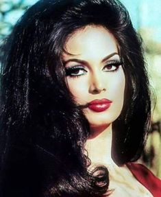 Retro Makeup, Smink Inspiration, Long Black Hair, Old Hollywood Glamour, Iconic Women