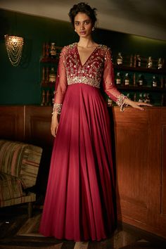 V Neck Anarkali Dress, Gown With Attached Dupatta, Classy Frocks, Ethnic Gowns, Simple Gown, Burgundy Gown, Anarkali Dresses