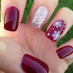 Snowflake Nail Design, Holiday Nail Designs, Christmas Gel Nails, Christmas Nails Easy, Christmas Nail Art Designs, Snowflake Nails, Christmas Nails Acrylic, Winter Nail Art, Winter Nail Designs