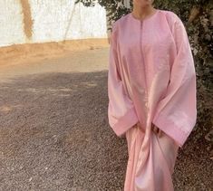 Vintage Kaftan, Moroccan Kaftan Dress, Pink Hijab, Moroccan Clothing, Pakistani Formal Dresses, Moroccan Women, Queen Outfit, Moroccan Fashion