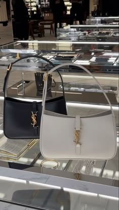 Ysl Blanc Vintage Bag, White Ysl Purse, Ysl Hobo Bag White, White Shoulder Bag Outfit Aesthetic, Rich Girl Jewelry Aesthetic, Hailey Bieber Ysl Bag, Old Money Rich Lifestyle, Ysl Mini Hobo Bag, Ysl Shoulder Bag Outfit