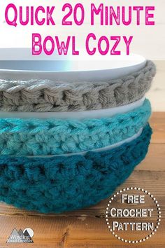 crocheted bowls with text that reads quick 20 minute bowl cozy