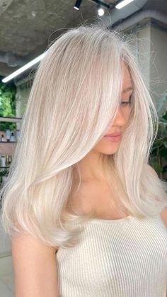 white hair anime girl| white hair aesthetic| white hair highlights platinum blonde||layers| platinum blonde hair| layered hair| fluffy hair| blonde hairstyles| Blonde, fluffy hair | blonde hair natural White Hair Highlights, Honey Blonde Balayage, Cute Blonde Hair, Summer Blonde Hair, Cute Blonde, Cool Blonde Hair