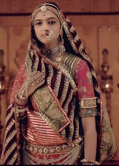 Basic Outfits Summer, Rajasthani Bride, Long Blouse Designs, Rajasthani Dress, Red Bridal Dress, Rajputi Dress, Deepika Padukone Style, Lehenga Designs Simple