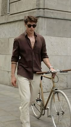 Italy Spring Outfits, Money Clothes, Mens Smart Casual Outfits, Chique Outfit, Minimalist Fashion Men, Classy Outfits Men, Spring Outfits Men, Smart Casual Men, Men Stylish Dress