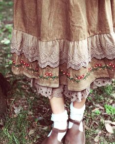 Layered Cottagecore Outfit, Embroidered Skirt Long, Cottage Core Clothing, Detail Couture, Baba Jaga, Cottagecore Clothes, Mori Kei