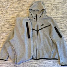 Og Nike Tech Set Size M Nike Tech Set, Grey Nike Tech Fleece, Nike Tech Fleece Tracksuit, Hoodie And Joggers, Nike Sportswear Tech Fleece, Joggers Set, Nike Tech Fleece, Nike Sweater, Birthday List