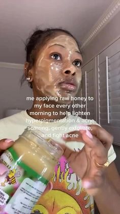 Honey On Pimples, Glowing Body Skin, Face Mask For Pimples, Honey Skin Care, Dark Under Eye Circles, Lemon Face Mask, How To Clear Pimples