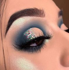 Glitter Eyeshadow Makeup, Artistic Make Up, Soft Glam Look, Makeup Soft Glam, Glittery Eye Makeup, Applying Eyeshadow, Rainbow Eyeshadow, Angel Makeup, Bridal Eye Makeup