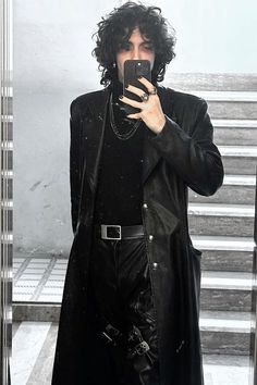 New Years Fit Ideas, Traditional Goth Outfits Men, 70s Goth Fashion Men, Trad Goth Hair Men, Goth Metal Outfit, Griffith Hairstyle, Goth Fashion 80s, Metal Goth Outfit, Goth Inspo Outfits