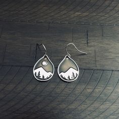 Nwot Simple, Textured Elegant Mountain Forest Scene Dangle Earrings. Rain Drop / Tear Drop Shape Design On One Side Adventure Explore Wanderlust Camping Go Outside Get Outside Mountain Love Into The Woods Please See Photos For Measurements And Details. Check Out My Closet For More Outdoor Themed Listings. All Listings Are Packaged With Care- See Reviews Resonable Offers Welcome Smoke Free Home Same Or Next Day Shipping Aztec Earrings, Mountain Love, Pakistani Earrings, Mountain Tree, Triangle Earrings Stud, Mountain Forest, Triangle Studs, Crystal Hoop Earrings, Dainty Studs