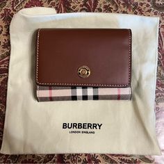 Burberry Wallet Tan Nwt Burberry Wallet, Burberry Vintage, Canvas Wallet, Burberry London, Pink Cards, Bag Light, Trifold Wallet, Burberry Bag, Wallets For Women