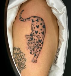 a black and white tattoo of a leopard with hearts on it's back shoulder