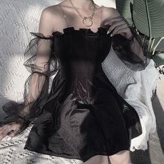 2020 Aesthetic, Gothic Dresses, Goth Outfit, Alt Clothes, Chique Outfits, Ruffles Fashion, Vintage Gothic, Vestidos Vintage, Gothic Dress