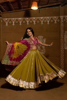 Mehndi Lehnga Designs, Latest Chaniya Choli Design, Navratri Fits, Chaniya Choli Designs Navratri, Lehenga Designs Latest, Lehenga Choli Latest, Navratri Lehenga, Choli Design, Chaniya Choli Designs