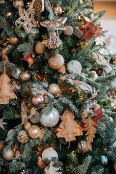 Christmas Tree Decorations Christmas Tree Elegant, Hunting Christmas Ornaments, Elegant Decorations, Sled Ride, Woodland Christmas, Christmas Scenes, Beautiful Mountains, Decorations Ideas, Christmas Wallpaper