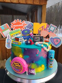 90s cake in neon colors with retro candies and toppers. rope gum, candy necklace, nerds, push pop. ring pop, 1995 Birthday Party Ideas, 90s Theme Birthday Party Decorations, 90s Inspired Cake, Back To The 90s Birthday Party, 90s Party Inspiration, 2000s Themed Birthday Cake, 2000 Birthday Party Theme Cake, Early 2000s Birthday Cake, 2000 Cake Ideas