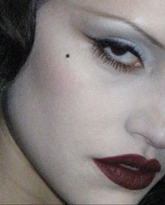 Vampire Makeup, Romantic Goth, Make Up Inspo, Goth Makeup, Blue Eyeshadow, Mode Inspo, Artistry Makeup