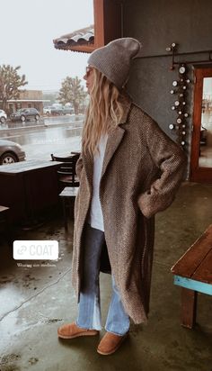 Rainy Day Outfit Ideas, The Salty Blonde, Rainy Day Outfits, Cozy Rainy Day, Coffee Date Outfits, Preppy Fall Outfits, Salty Blonde, Look Boho Chic, Look Jean