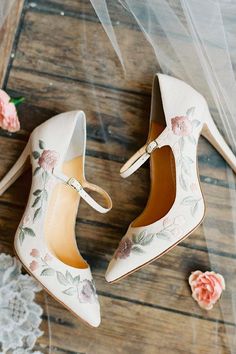 wedding shoes trends high heels ankle strap with floral ornament bella belle adelaide Kasut Pengantin, Hak Tinggi, Shoes Trends, Fun Wedding Shoes, Designer Wedding Shoes, Wedding Shoes Comfortable, Wedding Pumps, Wedding Boots, Wedding Shoes Bride